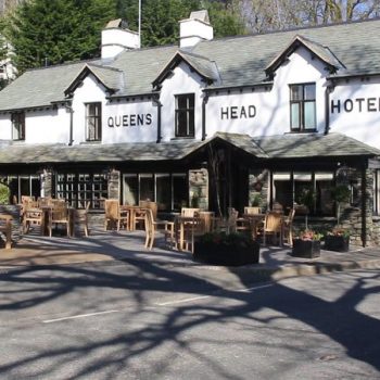 Queens Head Hotel in summer