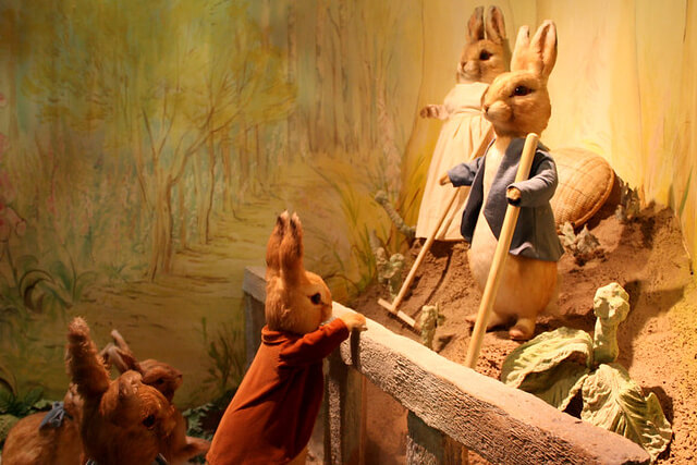 A statue of Peter Rabbit inside the World of Beatrix Potter attraction